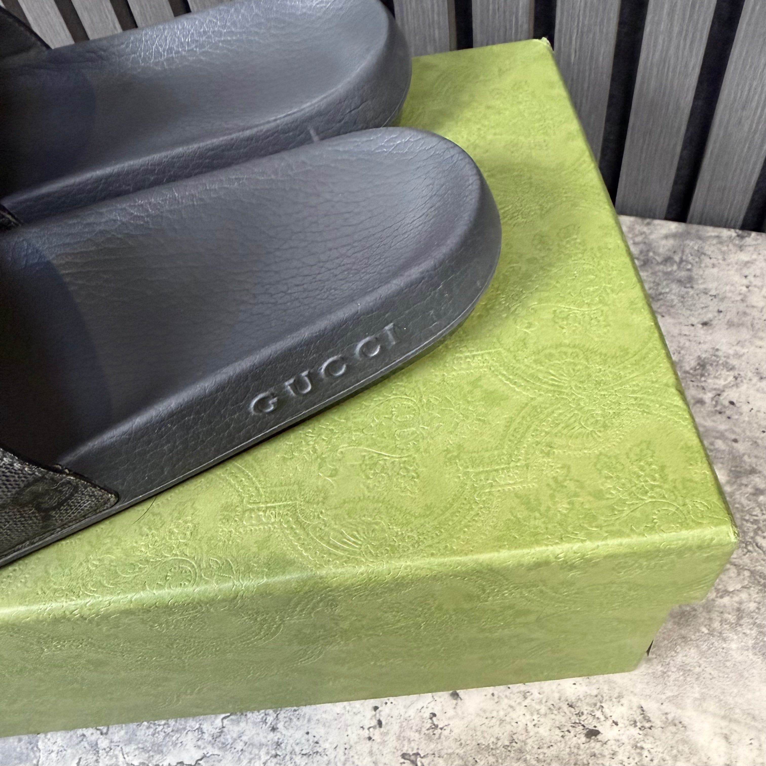 Gucci GG Supreme Monogram Sliders (EU42- Fit 7.5)