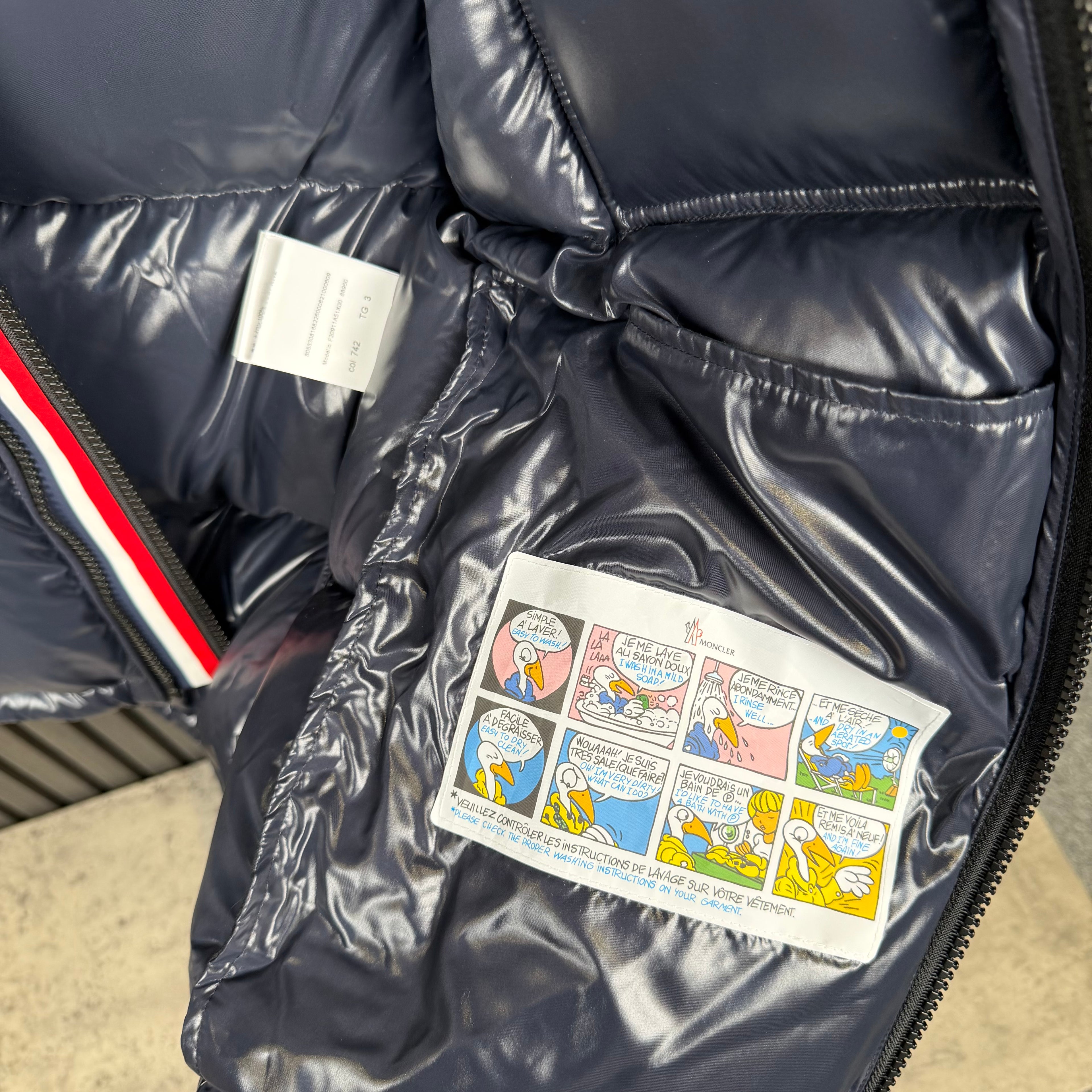 Moncler Montbeliard Navy Size 3 (Fits Medium)