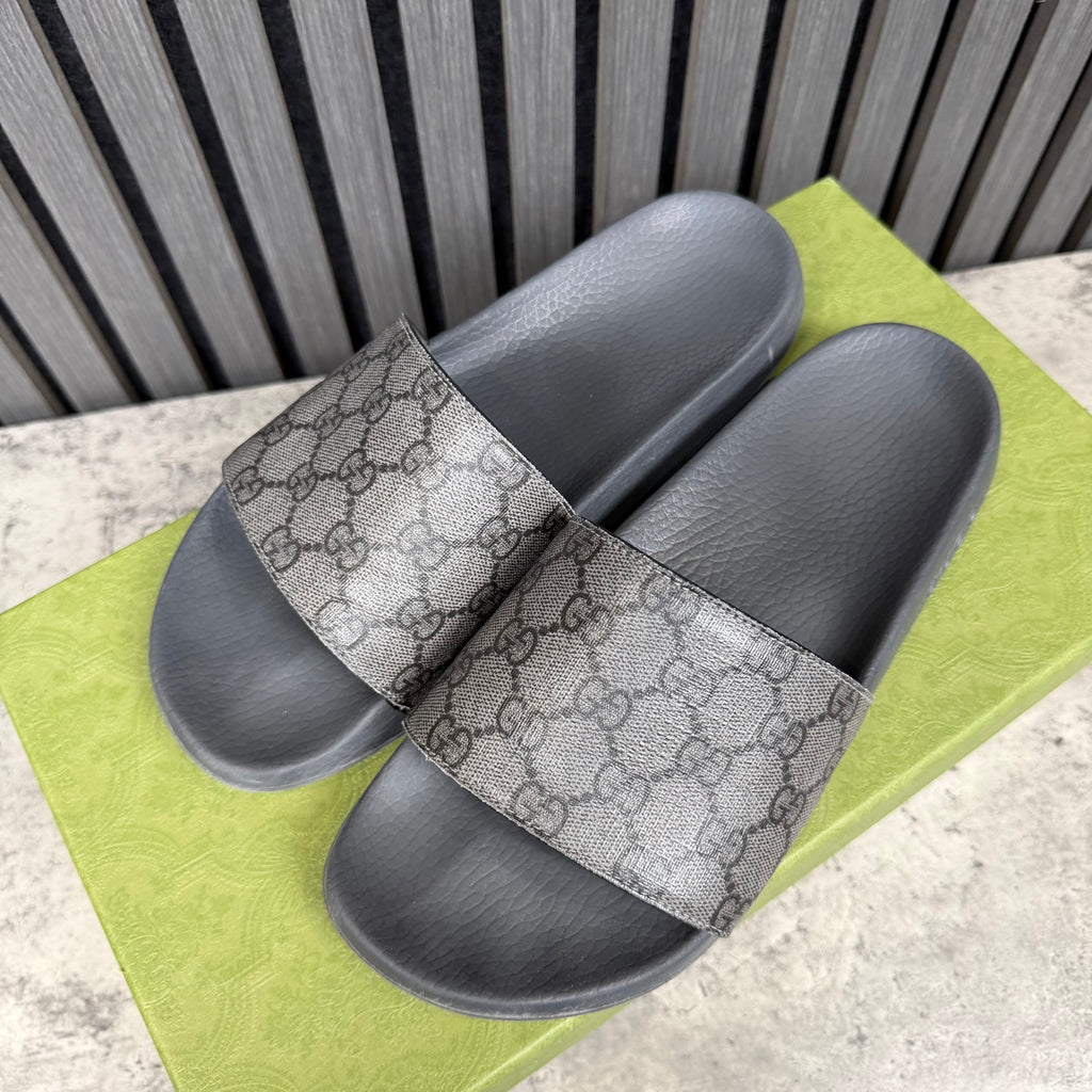 Gucci GG Supreme Monogram Sliders (EU42- Fit 7.5)